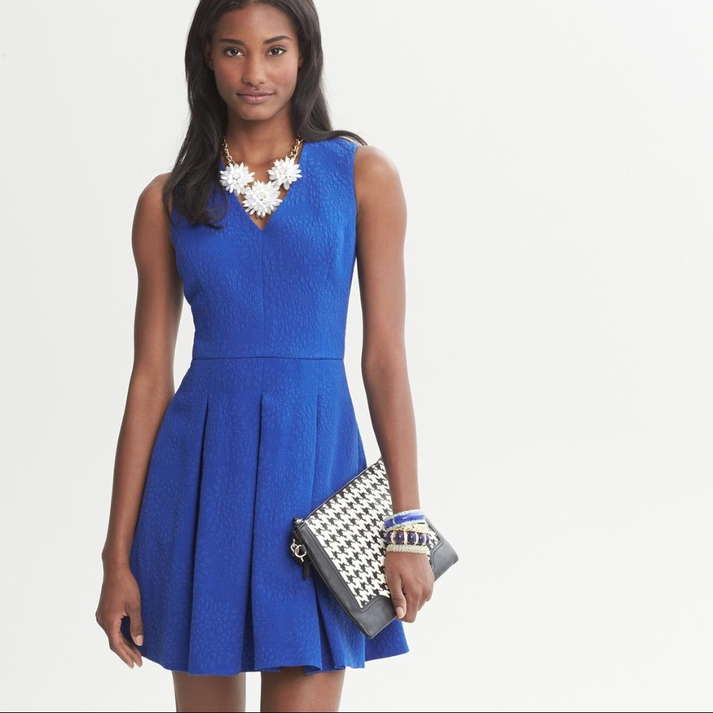 BANANA REPUBLIC Monogram Textured Pleated Dress_2